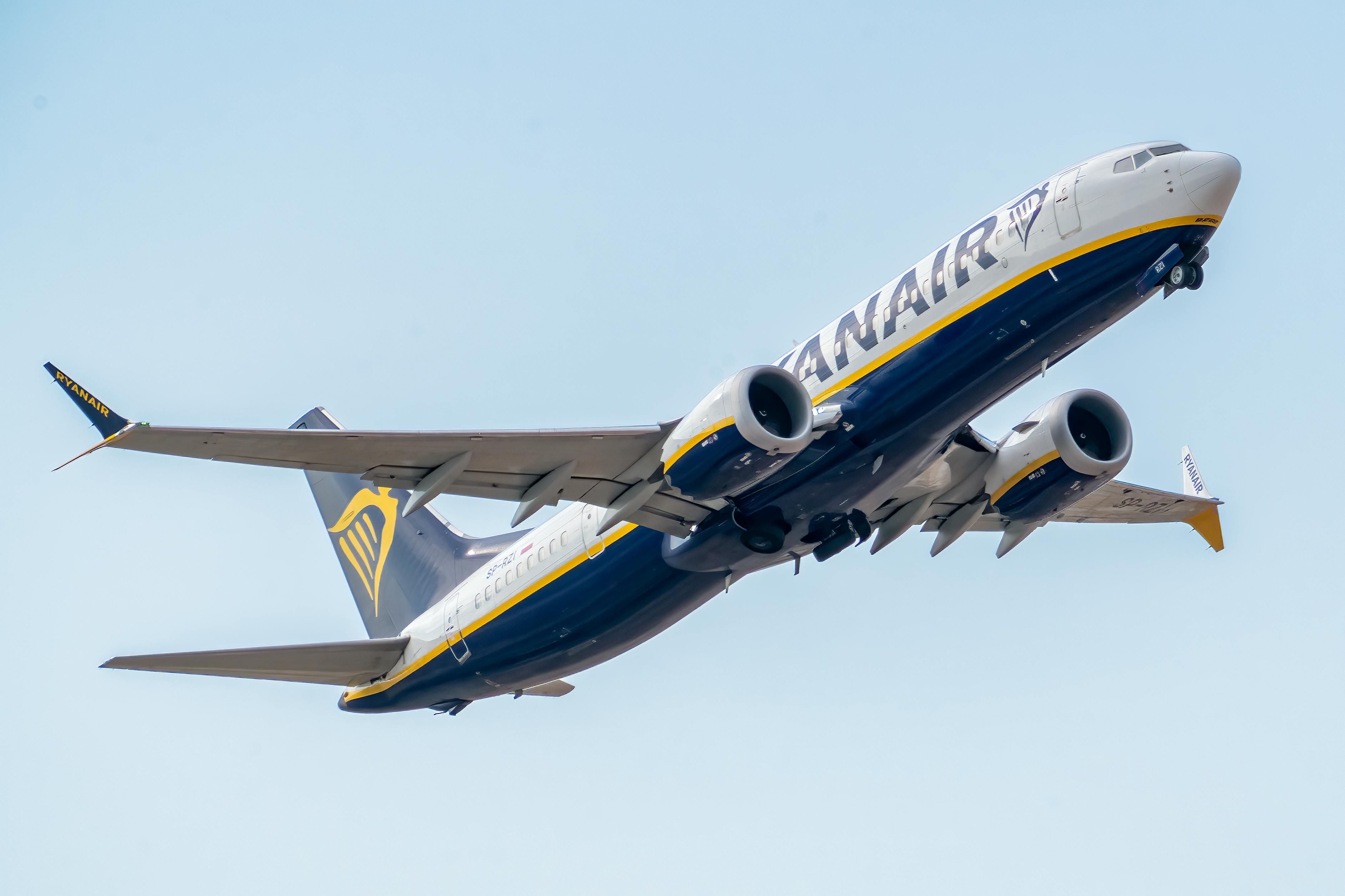 Aviation news: Ryanair Flight Returns to Birmingham After Turbulence Injures Multiple Passengers